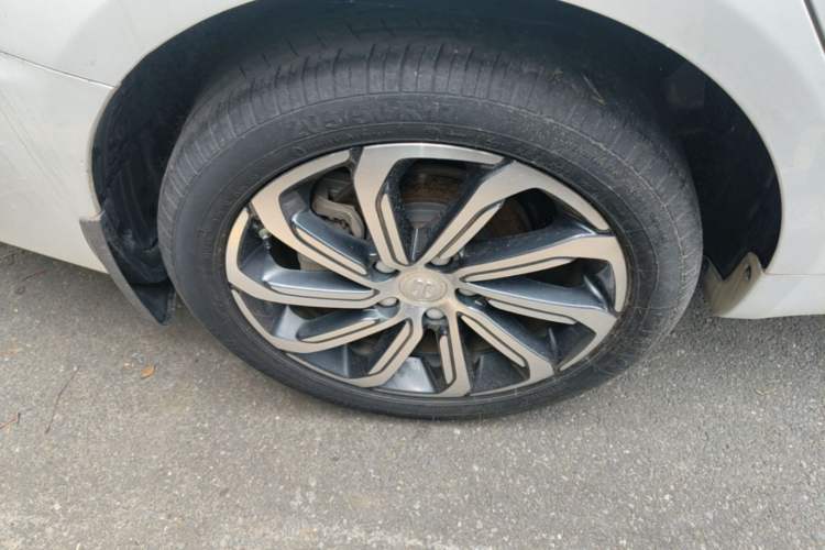 Used Geely Auto Emgrand GL 2021 UP 1.4T CVT Luxury Edition Exterior 5