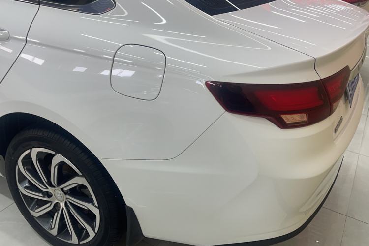 Used Geely Auto Emgrand GL 2021 UP 1.4T CVT Luxury Edition Exterior 5