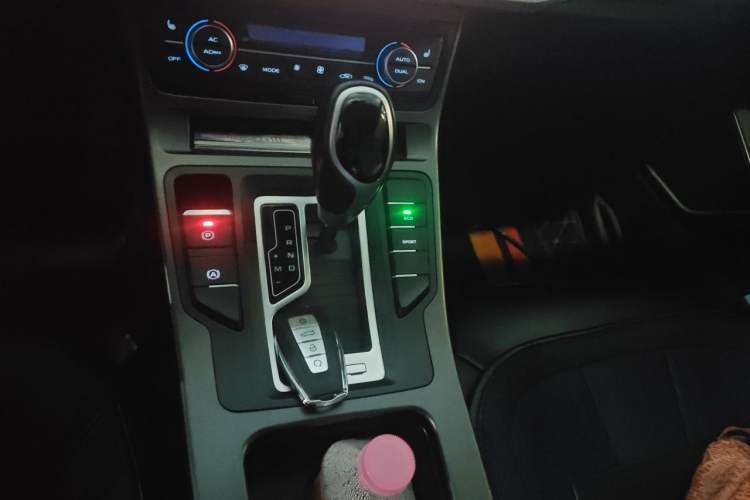 Used Geely Auto Emgrand GL 2021 UP 1.4T CVT Flagship Model Gear Lever
