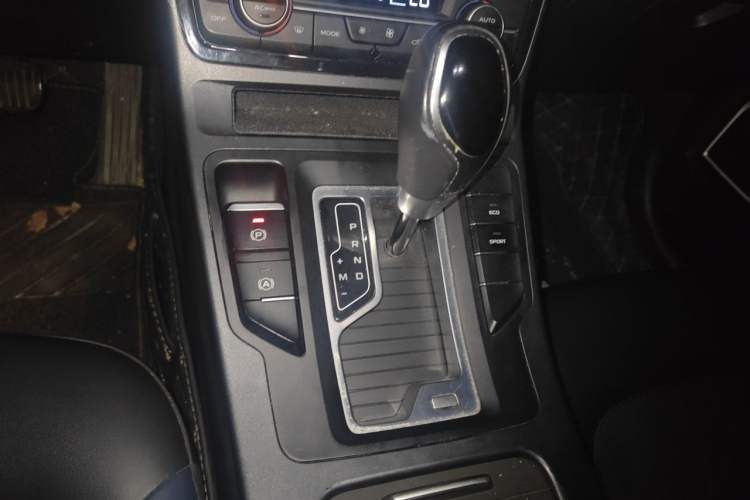 Used Geely Auto Emgrand GL 2021 UP 1.4T CVT Luxury Edition Gear Lever