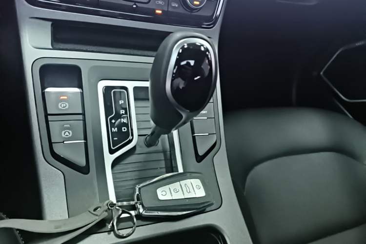 Used Geely Auto Emgrand GL 2021 UP 1.4T CVT Luxury Edition Gear Lever
