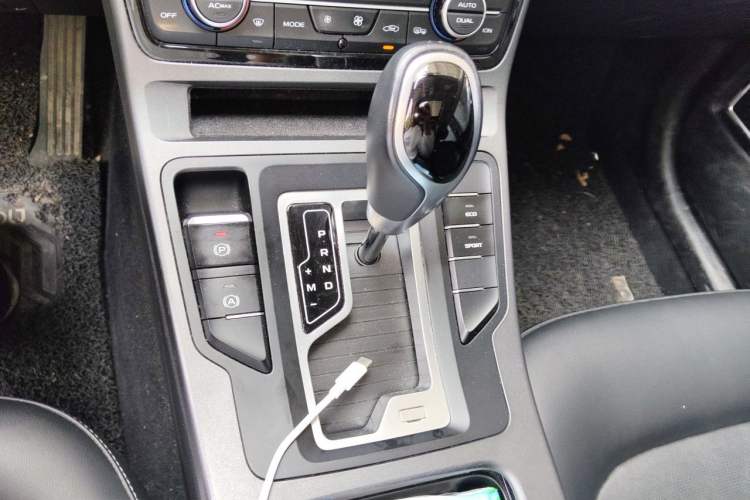 Used Geely Auto Emgrand GL 2021 UP 1.4T CVT Flagship Model Gear Lever