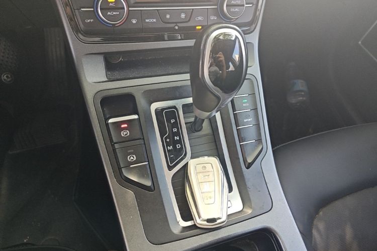 Used Geely Auto Emgrand GL 2021 UP 1.4T CVT Luxury Edition Gear Lever