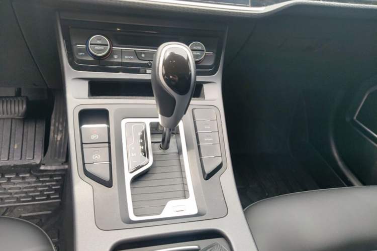 Used Geely Auto Emgrand GL 2021 UP 1.4T CVT Luxury Edition Gear Lever