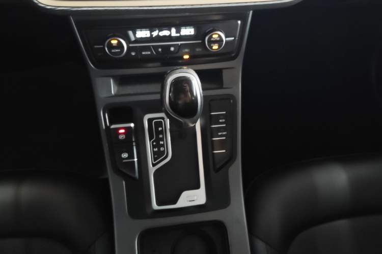 Used Geely Auto Emgrand GL 2021 UP 1.4T CVT Luxury Edition Gear Lever