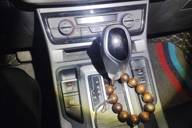 Used Geely Auto Emgrand GL 2021 UP 1.4T CVT Luxury Edition Gear Lever