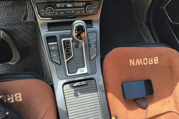 Used Geely Auto Emgrand GL 2021 UP 1.4T CVT Luxury Edition Gear Lever