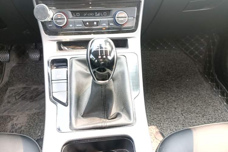 Used Geely Auto Emgrand GL 2021 UP 1.4T Manual LingShang Model Gear Lever