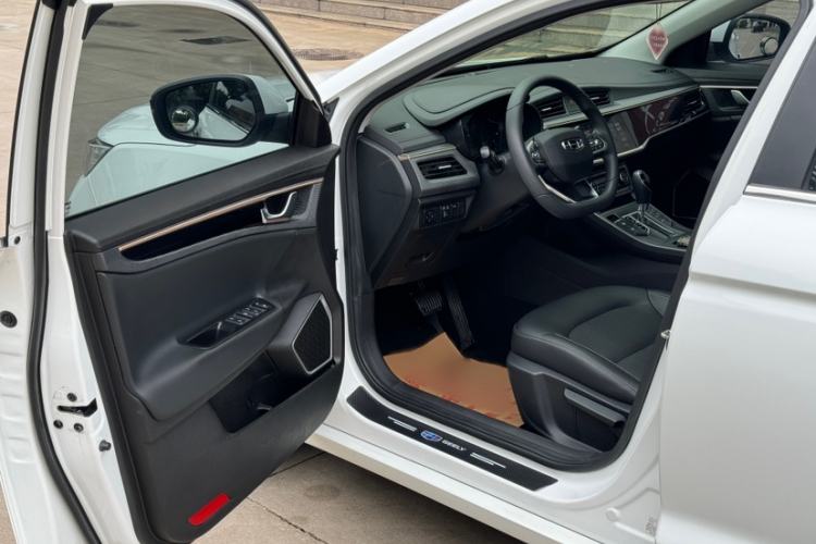 Used Geely Auto Emgrand GL 2021 UP 1.4T CVT Leading Edition Interior 2
