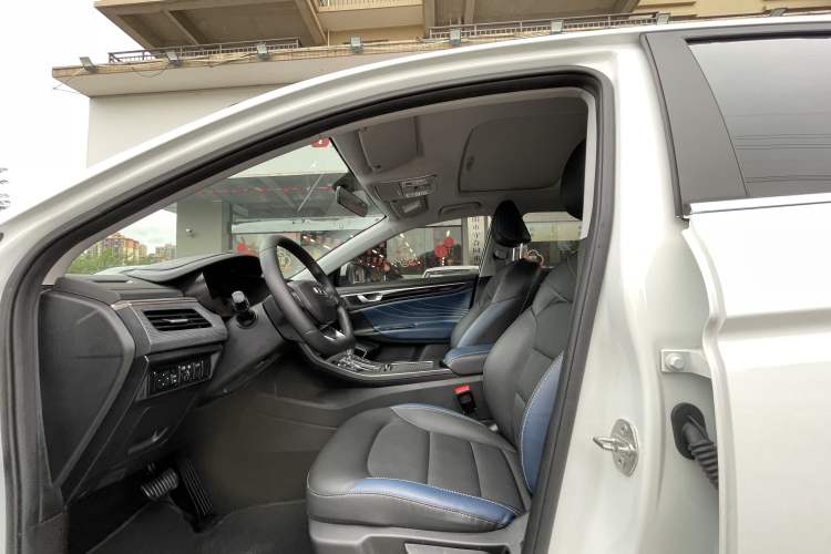 Used Geely Auto Emgrand GL 2021 UP 1.4T CVT Luxury Edition Interior 3