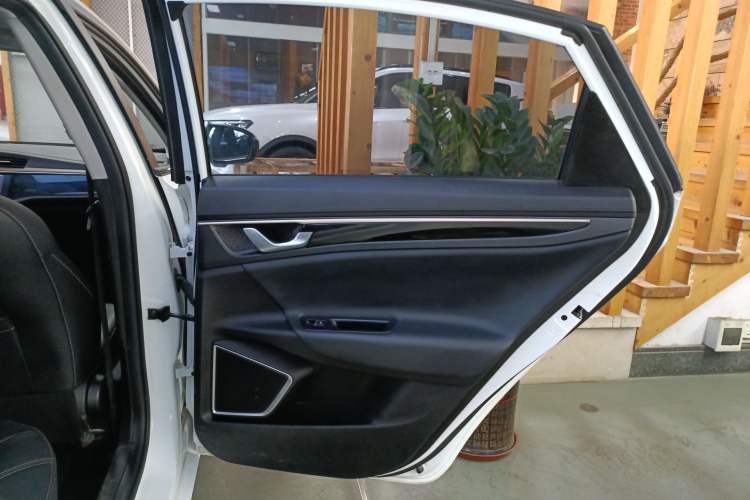 Used Geely Auto Emgrand GL 2021 UP 1.4T CVT Leading Edition Interior 3