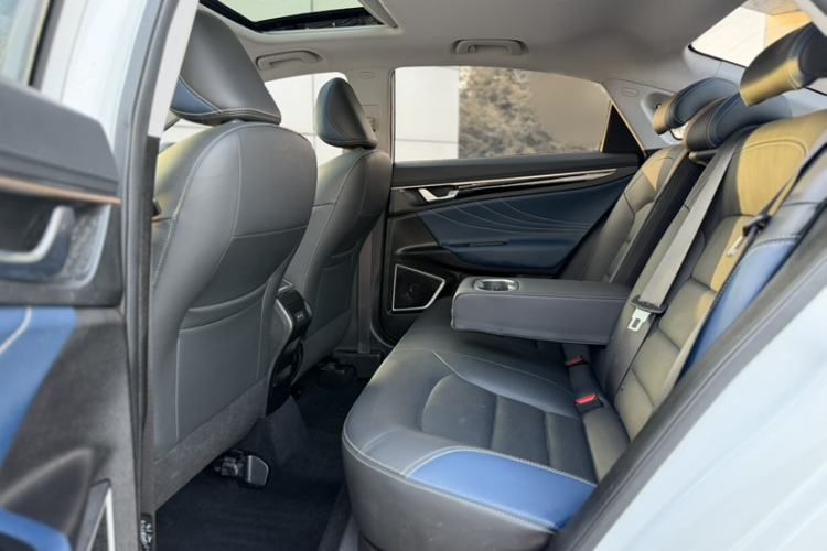 Used Geely Auto Emgrand GL 2021 UP 1.4T CVT Flagship Model Interior 4