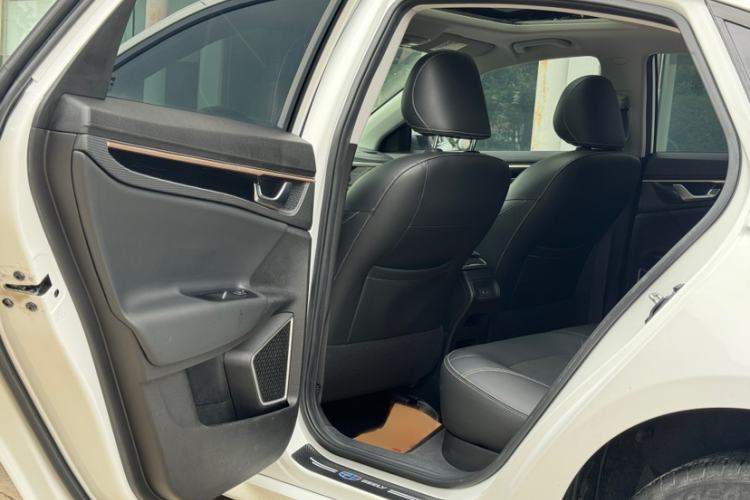 Used Geely Auto Emgrand GL 2021 UP 1.4T CVT Leading Edition Interior 4