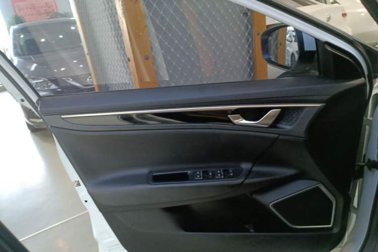 Used Geely Auto Emgrand GL 2021 UP 1.4T CVT Leading Edition Interior 4