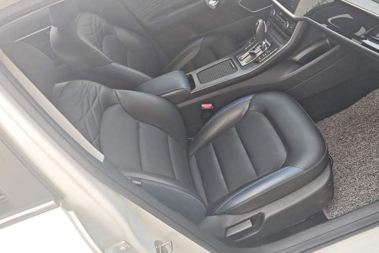 Used Geely Auto Emgrand GL 2021 UP 1.4T CVT Flagship Model Interior 4