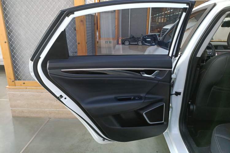 Used Geely Auto Emgrand GL 2021 UP 1.4T CVT Leading Edition Interior 5