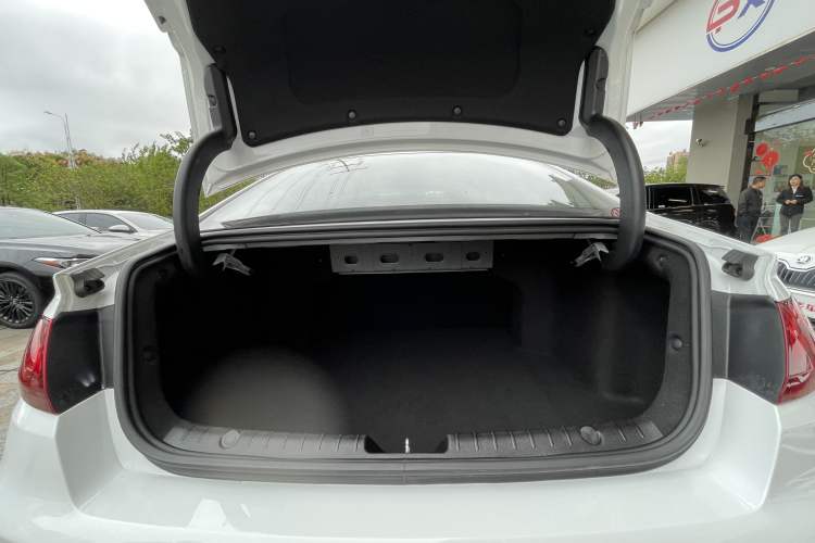 Used Geely Auto Emgrand GL 2021 UP 1.4T CVT Luxury Edition Interior 6