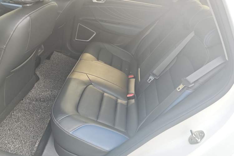 Used Geely Auto Emgrand GL 2021 UP 1.4T CVT Flagship Model Interior 7