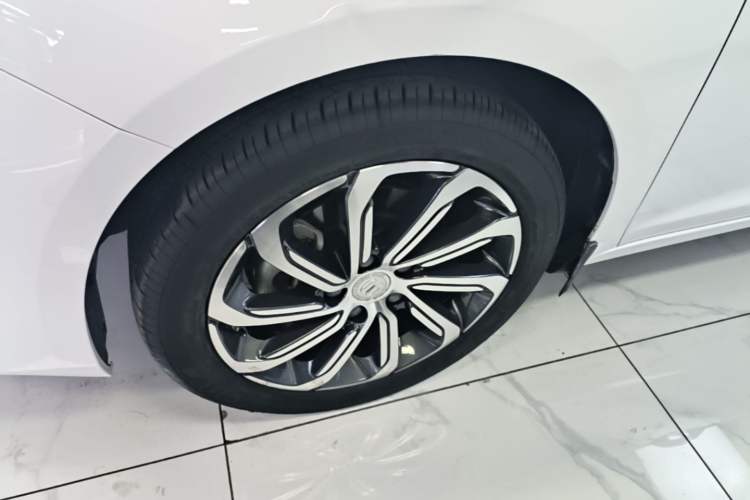 Used Geely Auto Emgrand GL 2021 UP 1.4T CVT Luxury Edition Left Front Wheel Hub