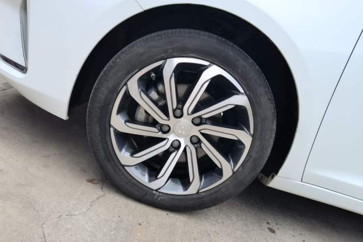 Used Geely Auto Emgrand GL 2021 UP 1.4T CVT Luxury Edition Left Front Wheel Hub