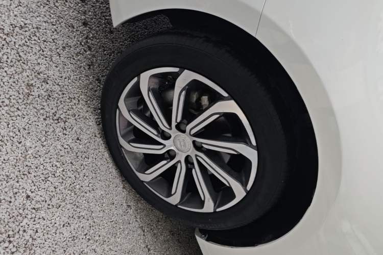Used Geely Auto Emgrand GL 2021 UP 1.4T CVT Luxury Edition Left Front Wheel Hub