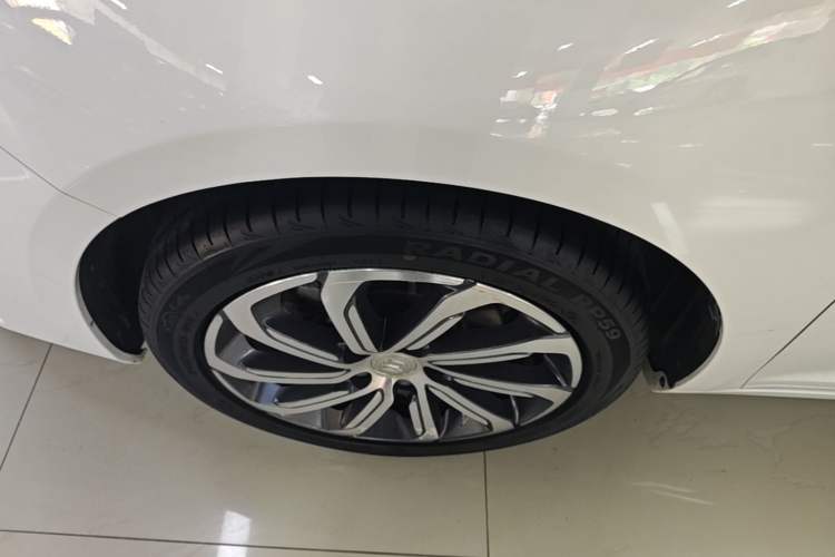Used Geely Auto Emgrand GL 2021 UP 1.4T CVT Luxury Edition Left Front Wheel Hub
