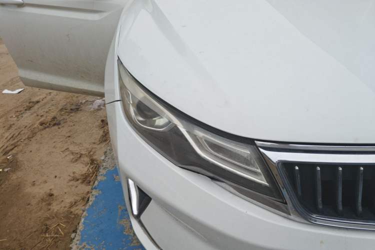 Used Geely Auto Emgrand GL 2021 UP 1.4T CVT Leading Edition Right Front Headlight