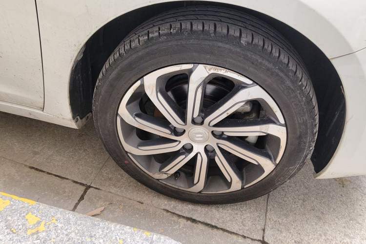 Used Geely Auto Emgrand GL 2021 UP 1.4T CVT Flagship Model Right Front Wheel Hub