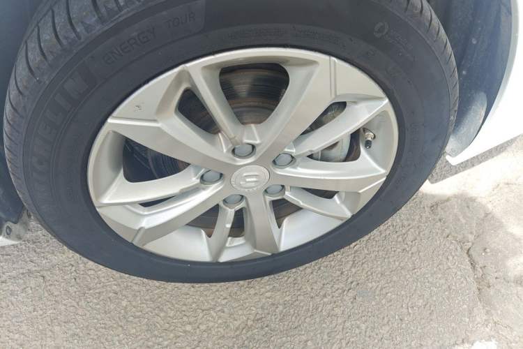 Used Geely Auto Emgrand GL 2021 UP 1.4T CVT Leading Edition Right Front Wheel Hub