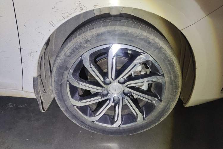Used Geely Auto Emgrand GL 2021 UP 1.4T CVT Luxury Edition Right Front Wheel Hub