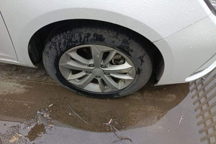 Used Geely Auto Emgrand GL 2021 UP 1.4T CVT Leading Edition Right Front Wheel Hub