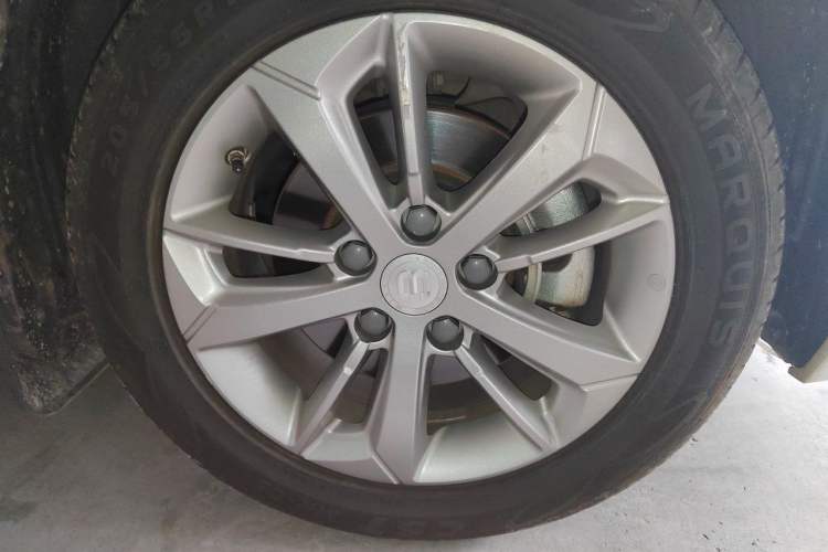 Used Geely Auto Emgrand GL 2021 UP 1.4T Manual LingShang Model Right Front Wheel Hub