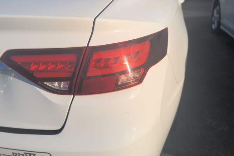 Used Geely Auto Emgrand GL 2021 UP 1.4T CVT Leading Edition Right Rear Taillight