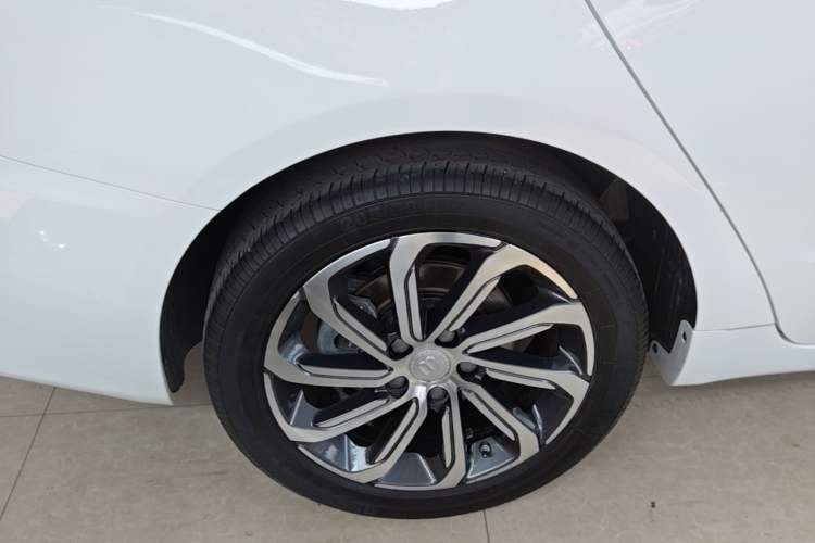 Used Geely Auto Emgrand GL 2021 UP 1.4T CVT Luxury Edition Right Rear Wheel Hub