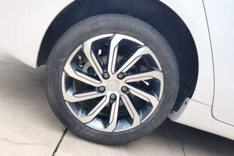 Used Geely Auto Emgrand GL 2021 UP 1.4T CVT Luxury Edition Right Rear Wheel Hub