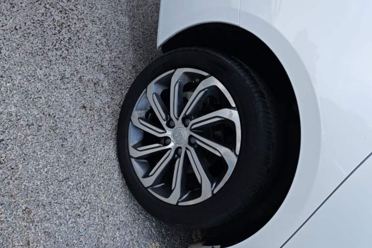 Used Geely Auto Emgrand GL 2021 UP 1.4T CVT Luxury Edition Right Rear Wheel Hub