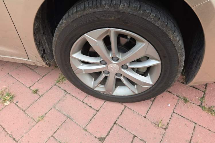 Used Geely Auto Emgrand GL 2021 UP 1.4T Manual LingShang Model Right Front Wheel Hub