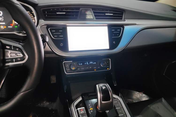 Used Geely Auto Emgrand GL New Energy 2019 1.5T DCT Smart Leading Version Audio And AC Panel