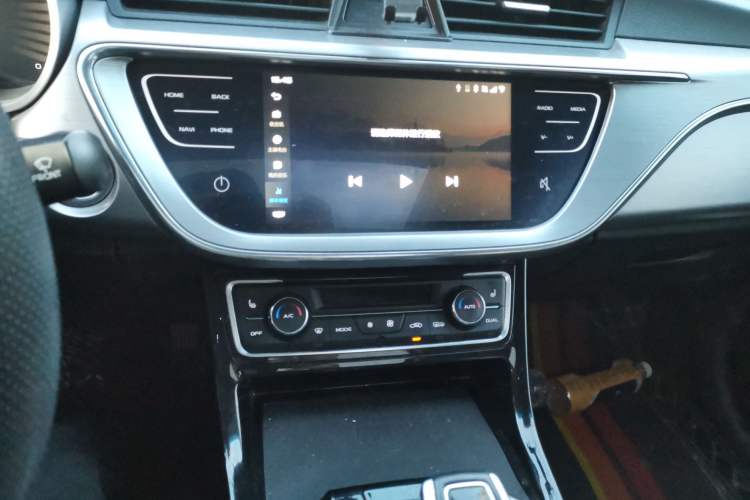 Used Geely Auto Emgrand GL New Energy 2019 1.5T DCT Smart Leading Version Audio And AC Panel