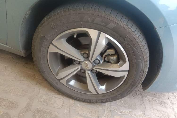 Used Geely Auto Emgrand GL New Energy 2019 1.5T DCT Zhiyue Model Right Front Wheel Hub