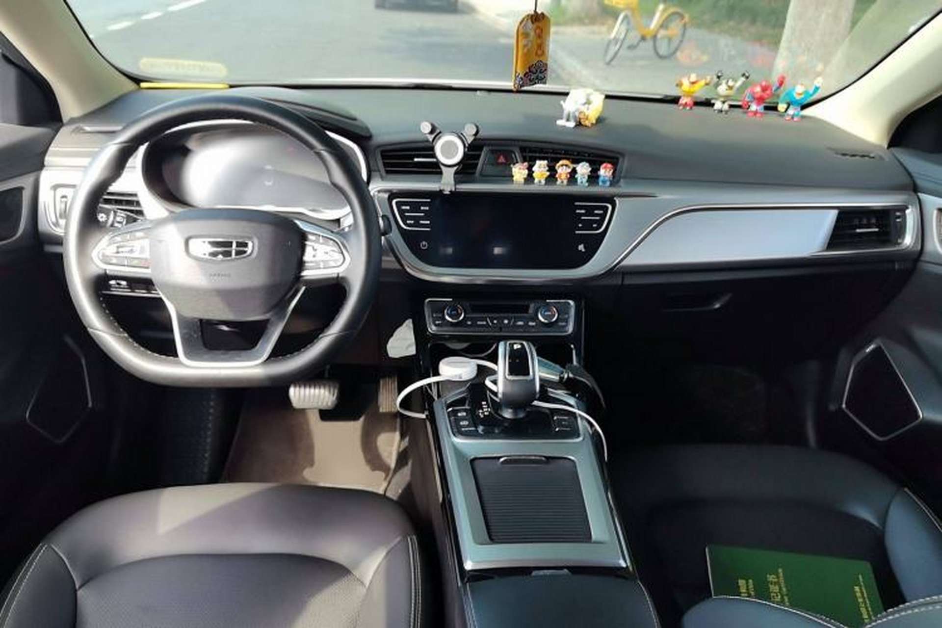 Used Geely Auto Emgrand GL New Energy 2019 1.5T DCT Zhiyue Model Center Console