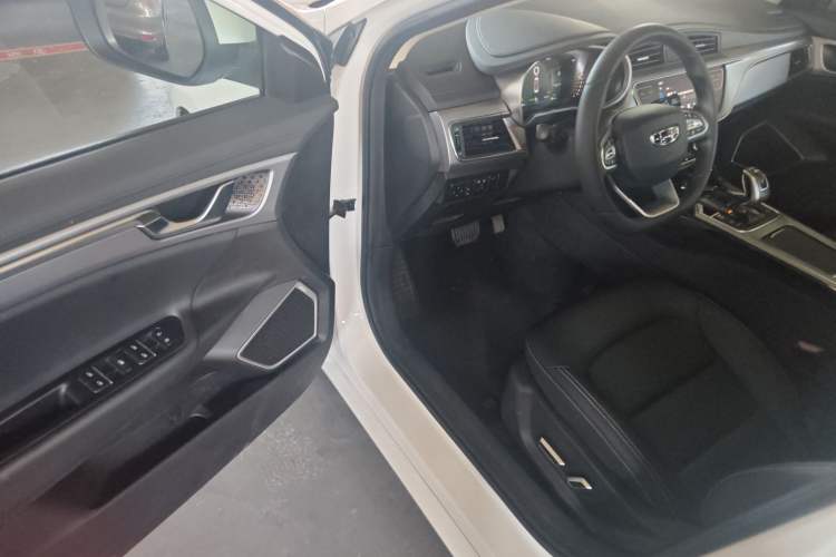 Used Geely Auto Emgrand GL New Energy 2019 1.5T DCT Zhiyue Model Interior 2