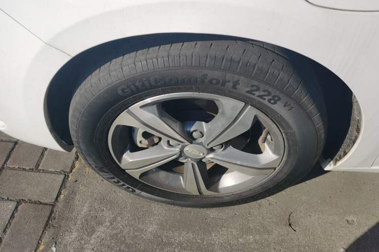 Used Geely Auto Emgrand GL New Energy 2019 1.5T DCT Zhiyue Model Left Front Wheel Hub