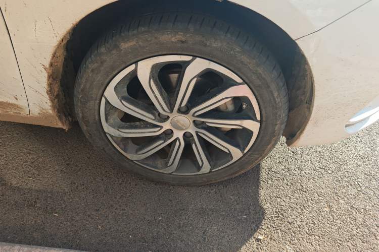 Used Geely Auto Emgrand GL New Energy 2019 1.5T DCT Smart Leading Version Right Front Wheel Hub