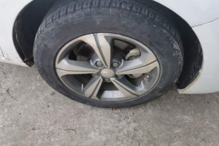 Used Geely Auto Emgrand GL New Energy 2019 1.5T DCT Zhiyue Model Right Front Wheel Hub