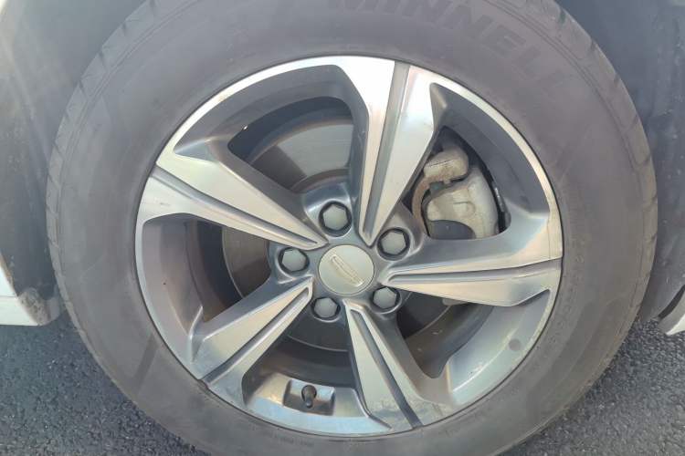 Used Geely Auto Emgrand GL New Energy 2019 1.5T DCT Zhiyue Model Right Front Wheel Hub