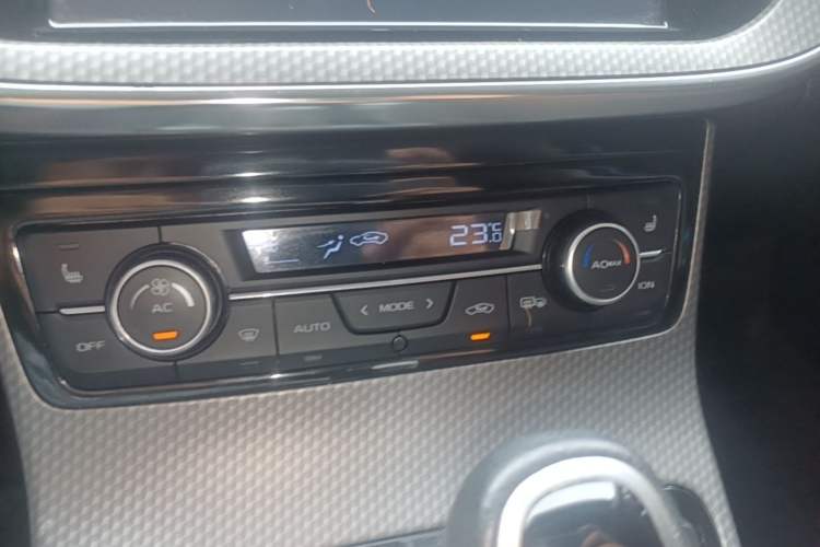 Used Geely Auto Emgrand GS 2016 Sport Edition 1.3T Automatic ZhenShang Model Audio And AC Panel