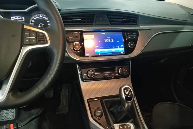 Used Geely Auto Emgrand GS 2016 Elegant Edition 1.8L Manual LingShang Model Audio And AC Panel