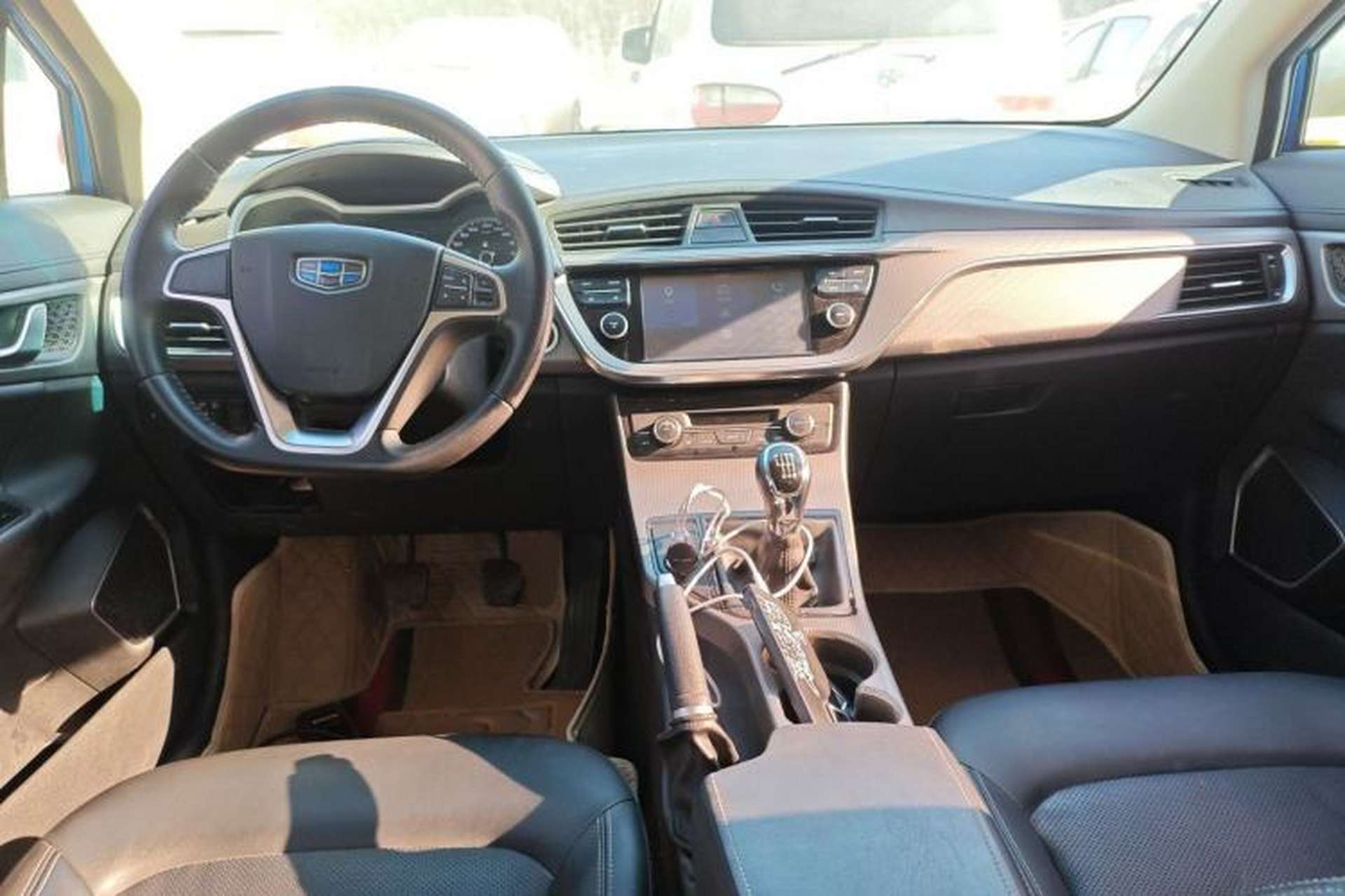 Used Geely Auto Emgrand GS 2016 Elegant Edition 1.3T Manual LingShang Model Center Console