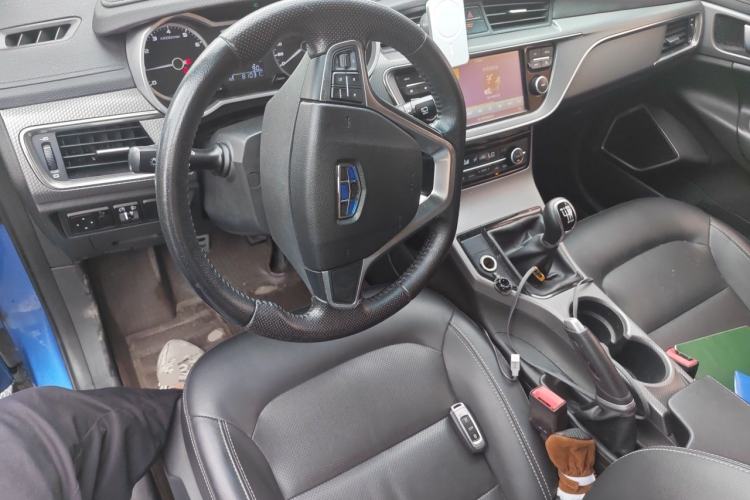 Used Geely Auto Emgrand GS 2016 Sports Edition 1.8L Manual LingShang Model Center Console